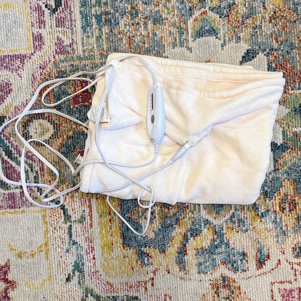 Serta Cream Electric wrap/ shawl Blanket “snuggler”